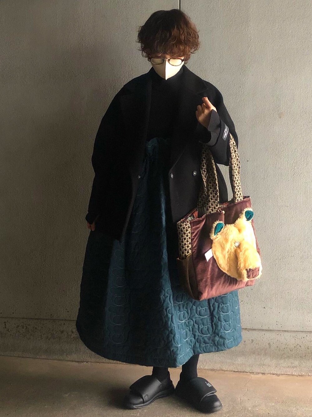 「冬コーデ、ニミラー、キルティングスカート、handmade、くまさん、quizzical elephant」｜「nimiruのハイネックニット（ニット/セーター、ブラック系）」を使った、アクロン🚛🎶さん（レディース・164cm）の冬コーディネートの1枚目の写真