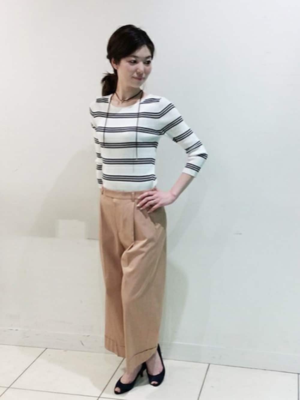「ニット、ボーダー、ワイドパンツ、リブニット、ヌガー」｜「UNTITLEDの【VERY4月号掲載】シルクコットンリブニット（ニット/セーター、ホワイト系）」を使った、UNTITLEDさん（レディース・167cm）の春コーディネートの1枚目の写真