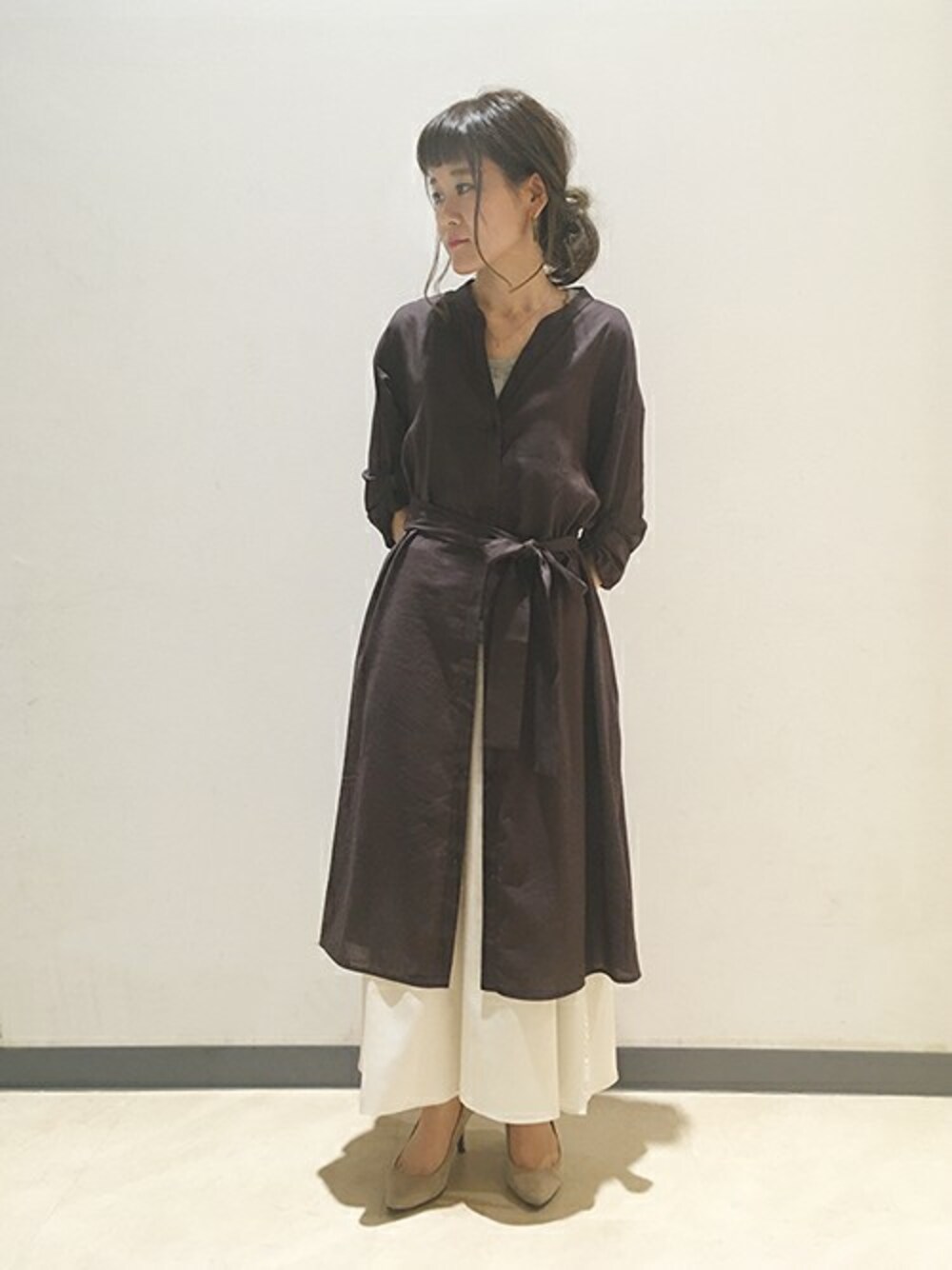 「シャツワンピース、ガウン、ワイドパンツ、ブラウン、羽織り」｜「UNTITLEDの〔洗える〕ベルテッドシャツワンピース（ワンピース、ブラウン系）」を使った、UNTITLEDさん（レディース・150cm）の夏コーディネートの1枚目の写真