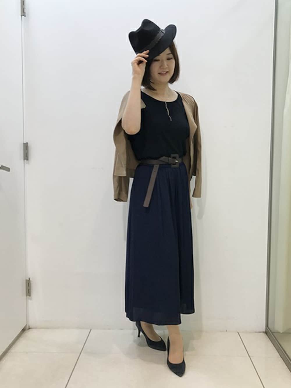 「ジャケット、ライダース、ハット、ベルト、ウエストマーク、初秋コーデ、スカーチョ」｜「UNTITLEDの〔洗える〕ライダース風ジャケット（ライダースジャケット、ベージュ系）」を使った、UNTITLEDさん（レディース・168cm）の夏コーディネートの1枚目の写真