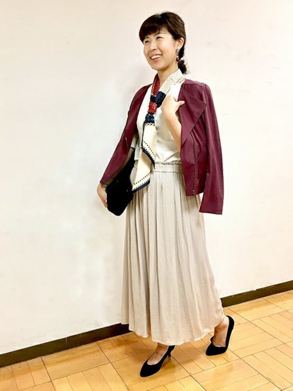 「ジャケット、ライダース、バッグ、スカーフ、ベロア、秋先取りコーデ、スカーチョ、プラム」｜「UNTITLEDの〔洗える〕ライダース風ジャケット（ライダースジャケット、ピンク系）」を使った、UNTITLEDさん（レディース・163cm）の夏コーディネートの1枚目の写真