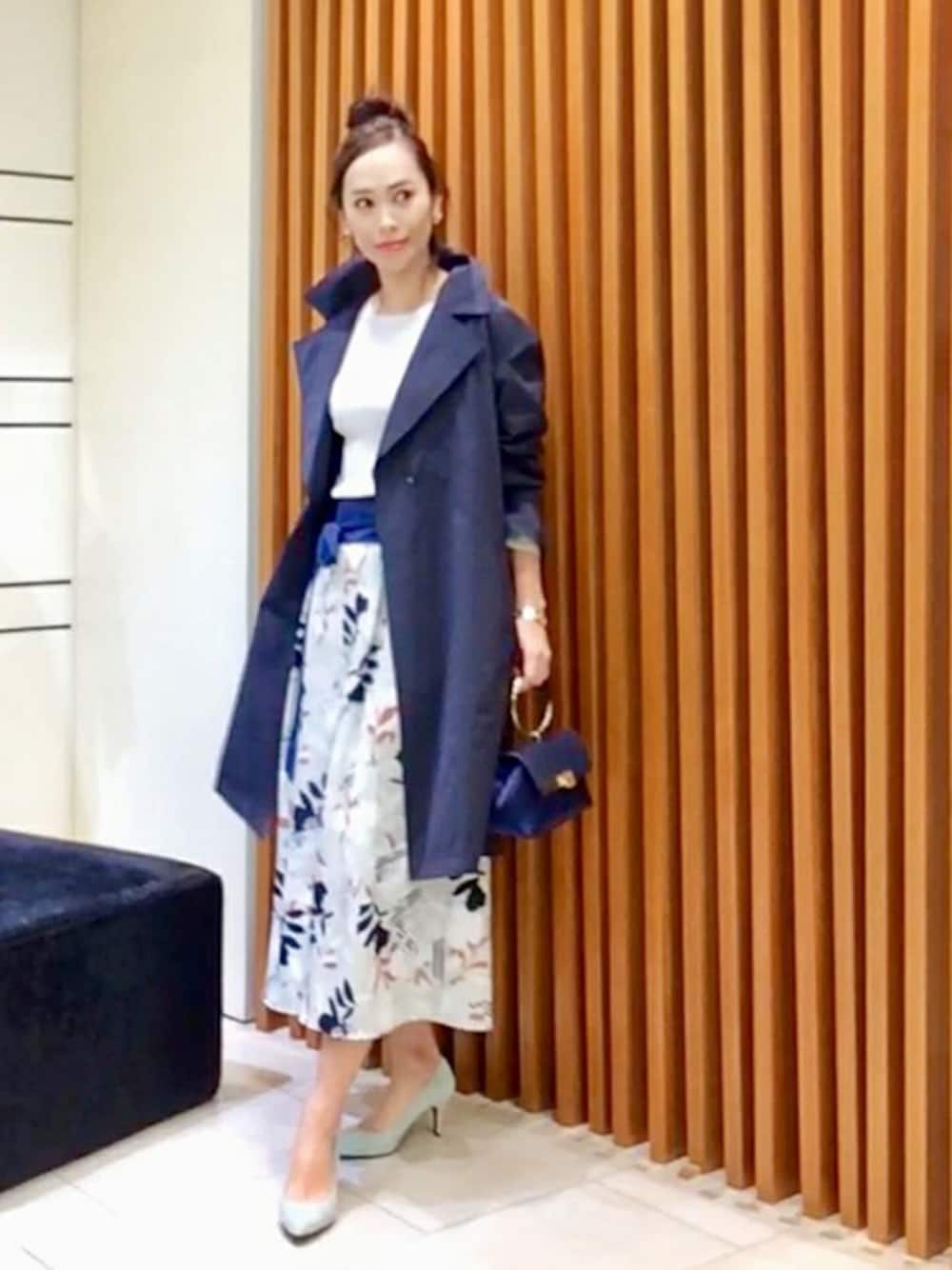 「ビッグシルエット、トレンチコート、花柄、ガウチョパンツ、サッシュベルト」｜「UNTITLEDのウエストマークオープンカラーコート（その他アウター、ブルー系）」を使った、UNTITLEDさん（レディース・169cm）の冬コーディネートの1枚目の写真