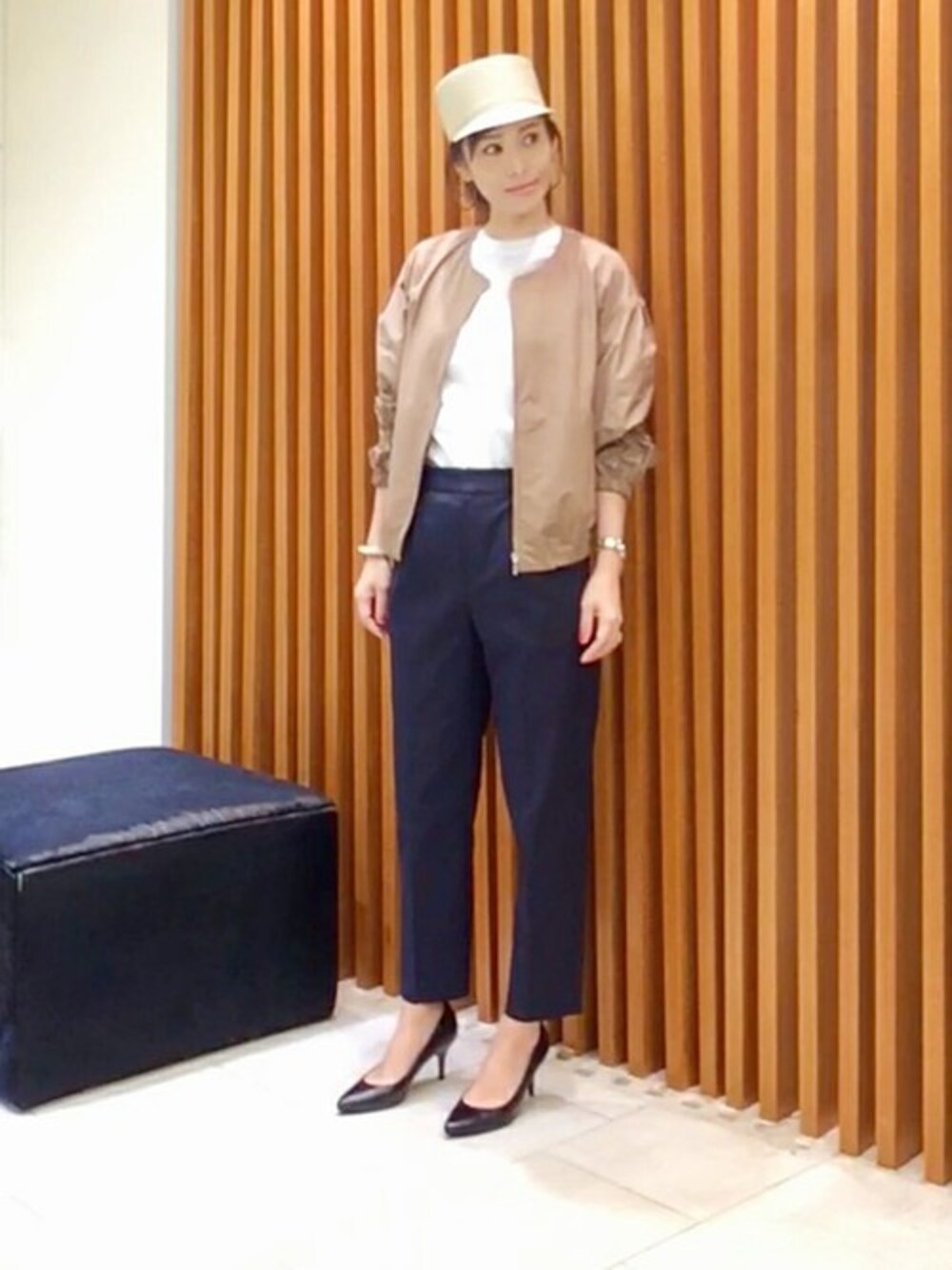 「ブルゾン、大人カジュアル、パンツスタイル、ボリューム袖」｜「UNTITLEDの【洗える】ストレッチノーカラージャケット（ノーカラージャケット、ベージュ系）」を使った、UNTITLEDさん（レディース・169cm）の春コーディネートの1枚目の写真