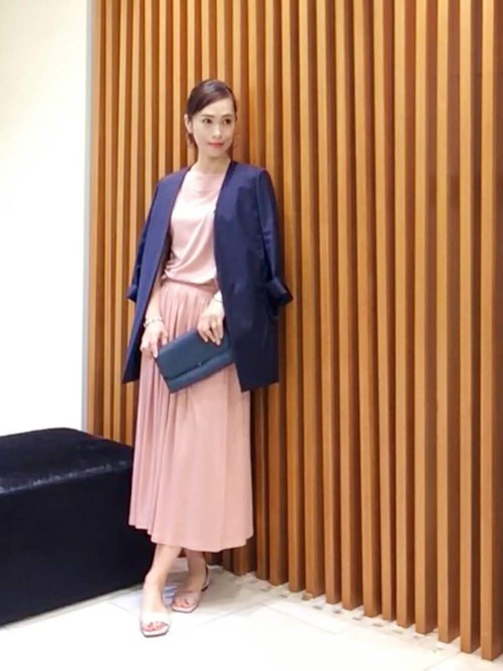 「ジャケット、セットアップ、スカート、ピンク、ロング丈、懇親会、歓迎会、カラーレス」｜「UNTITLEDの【洗える】マリーニグリーンストレッチロングジャケット（ノーカラージャケット、ブルー系）」を使った、UNTITLEDさん（レディース・169cm）の春コーディネートの1枚目の写真