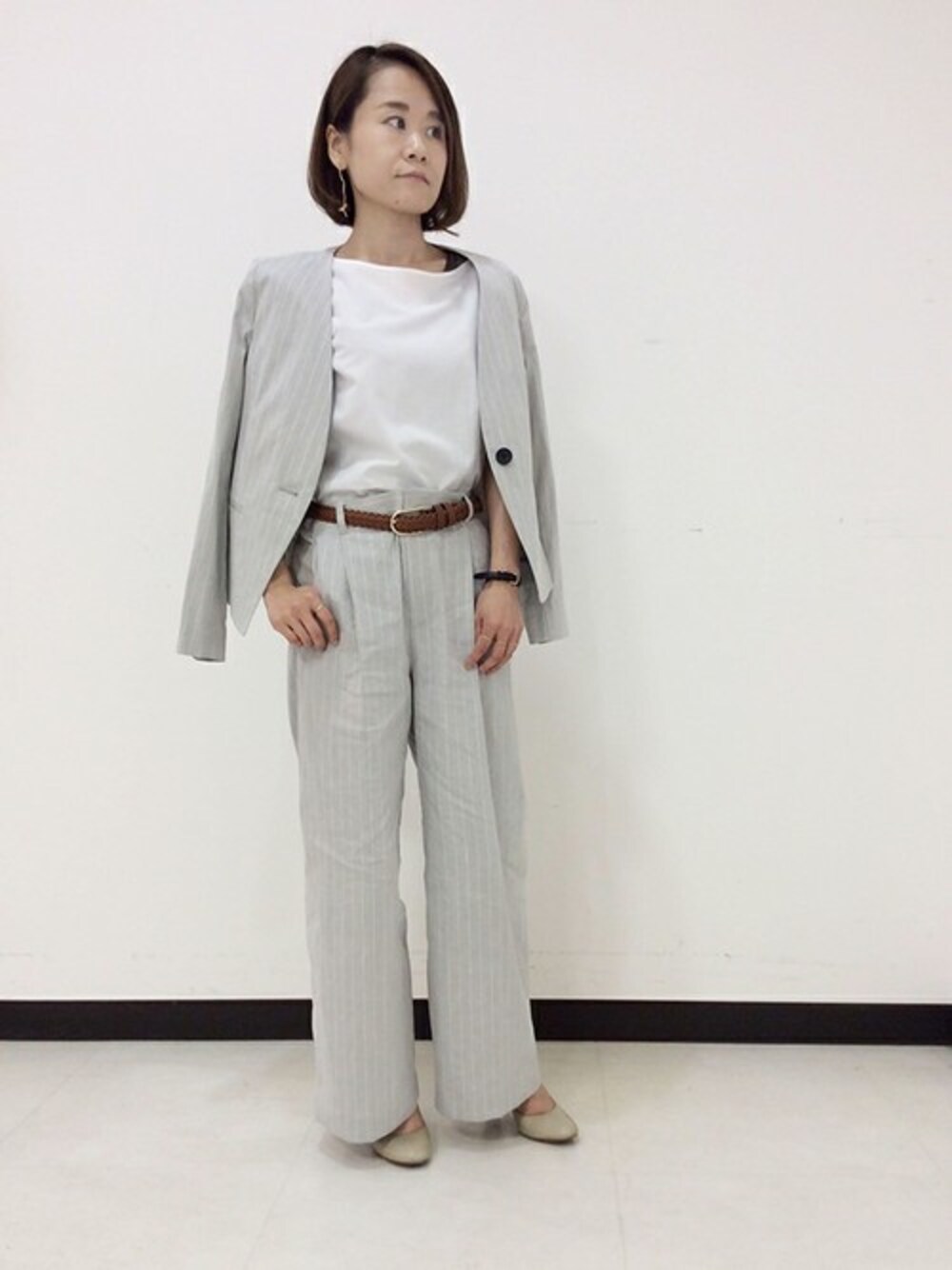 「ジャケット、セットアップ、グレー、ストライプ、ワイドパンツ、リネン」｜「UNTITLEDのFABRICA ネップリネンストライプジャケット（ノーカラージャケット、グレー系）」を使った、UNTITLEDさん（レディース・150cm）の春コーディネートの1枚目の写真