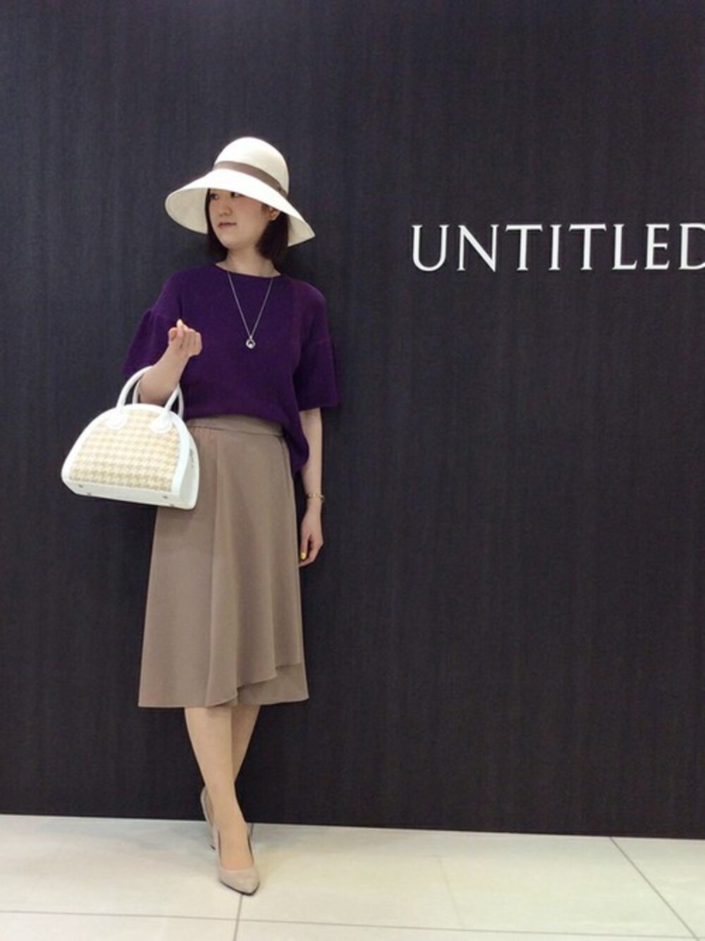 「ハット、パープル、サマーニット、初夏、お出掛け」｜「UNTITLEDの【洗える】【VERY5月号掲載】ペーパー混フレアスリーブニット（ニット/セーター、パープル系）」を使った、UNTITLEDさん（レディース・168cm）の春コーディネートの1枚目の写真