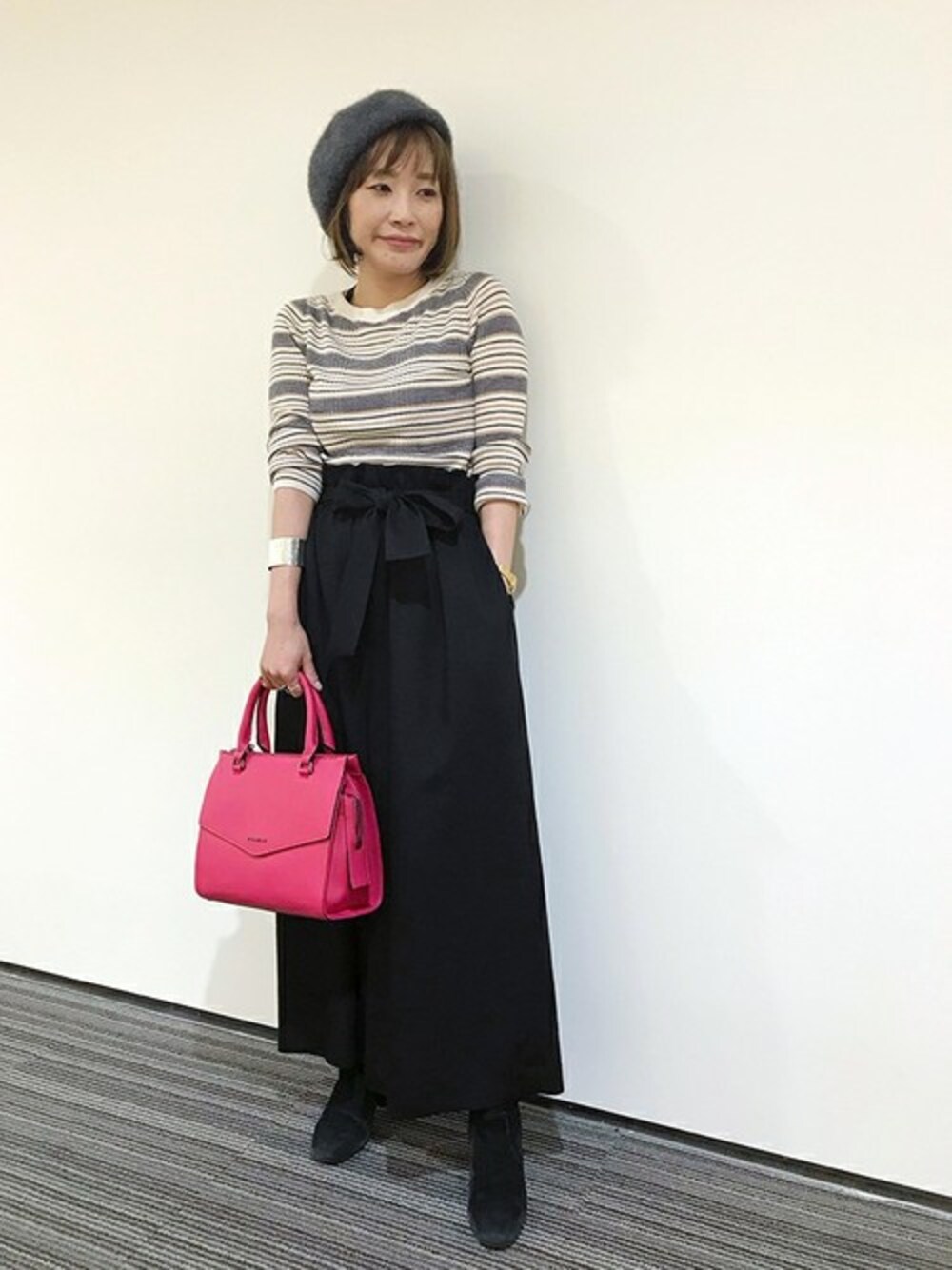 「ニット、ベレー帽、ワイドパンツ、マルチボーダー」｜「UNTITLEDのシルクウールランダムリブニット（ニット/セーター、ホワイト系）」を使った、UNTITLEDさん（レディース・150cm）の秋コーディネートの1枚目の写真