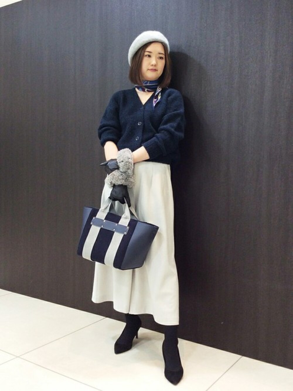 「カーディガン、ワイドパンツ、冬、小物」｜「UNTITLEDのブークレニットカーディガン（カーディガン/ボレロ、グリーン系）」を使った、UNTITLEDさん（レディース・168cm）の秋コーディネートの1枚目の写真