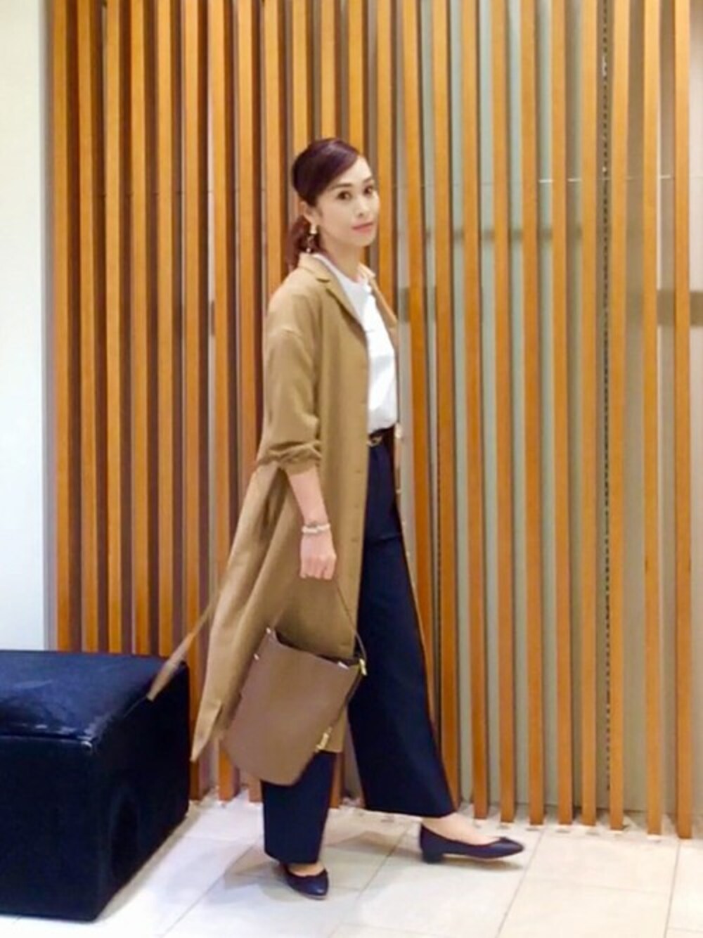 「ワンピース、ワイドパンツ、春、羽織り、お出掛け、とろみ素材」｜「UNTITLEDのオープンカラーシャツワンピース（ワンピース、ベージュ系）」を使った、UNTITLEDさん（レディース・169cm）の春コーディネートの1枚目の写真
