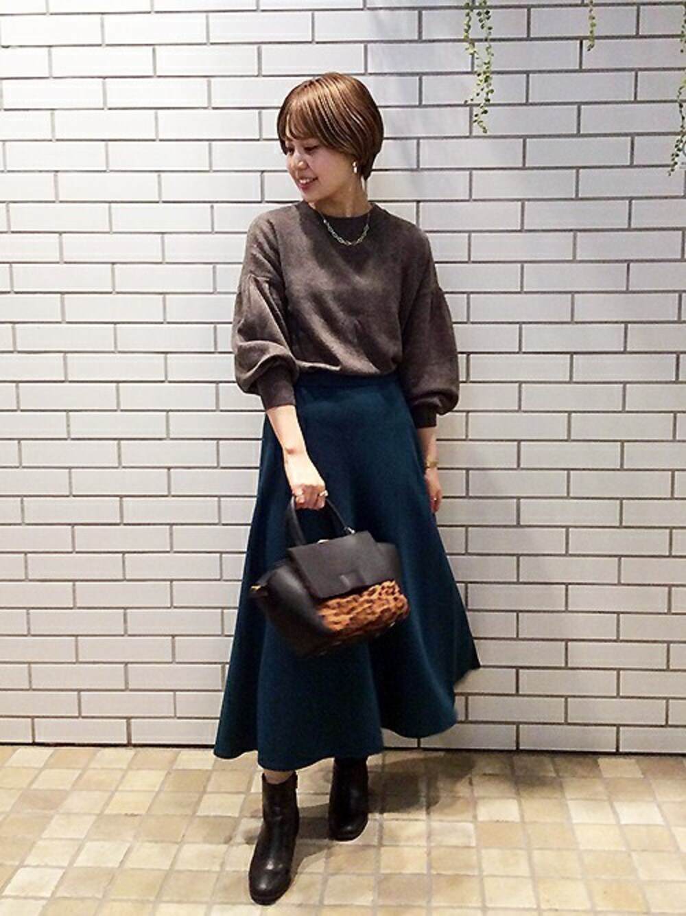 「レオパード、グリーン、ブラウン、Sサイズ、アンタイトル、ウールカシミヤ、袖ボリューム、アンタイトル(UNTITLED)」｜「UNTITLEDの【洗える】ウールカシミヤニットプルオーバー（ニット/セーター、ブラウン系）」を使った、UNTITLEDさん（レディース・150cm）の秋コーディネートの1枚目の写真