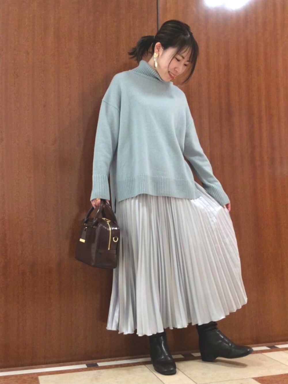 「アンタイトル、アンタイトル(UNTITLED)、Sサイズ、パステルグリーン、タートルネック、プリーツスカート」｜「UNTITLEDのルミーナウールタートルネックプルオーバー（ニット/セーター、グリーン系）」を使った、UNTITLEDさん（レディース・152cm）の冬コーディネートの1枚目の写真