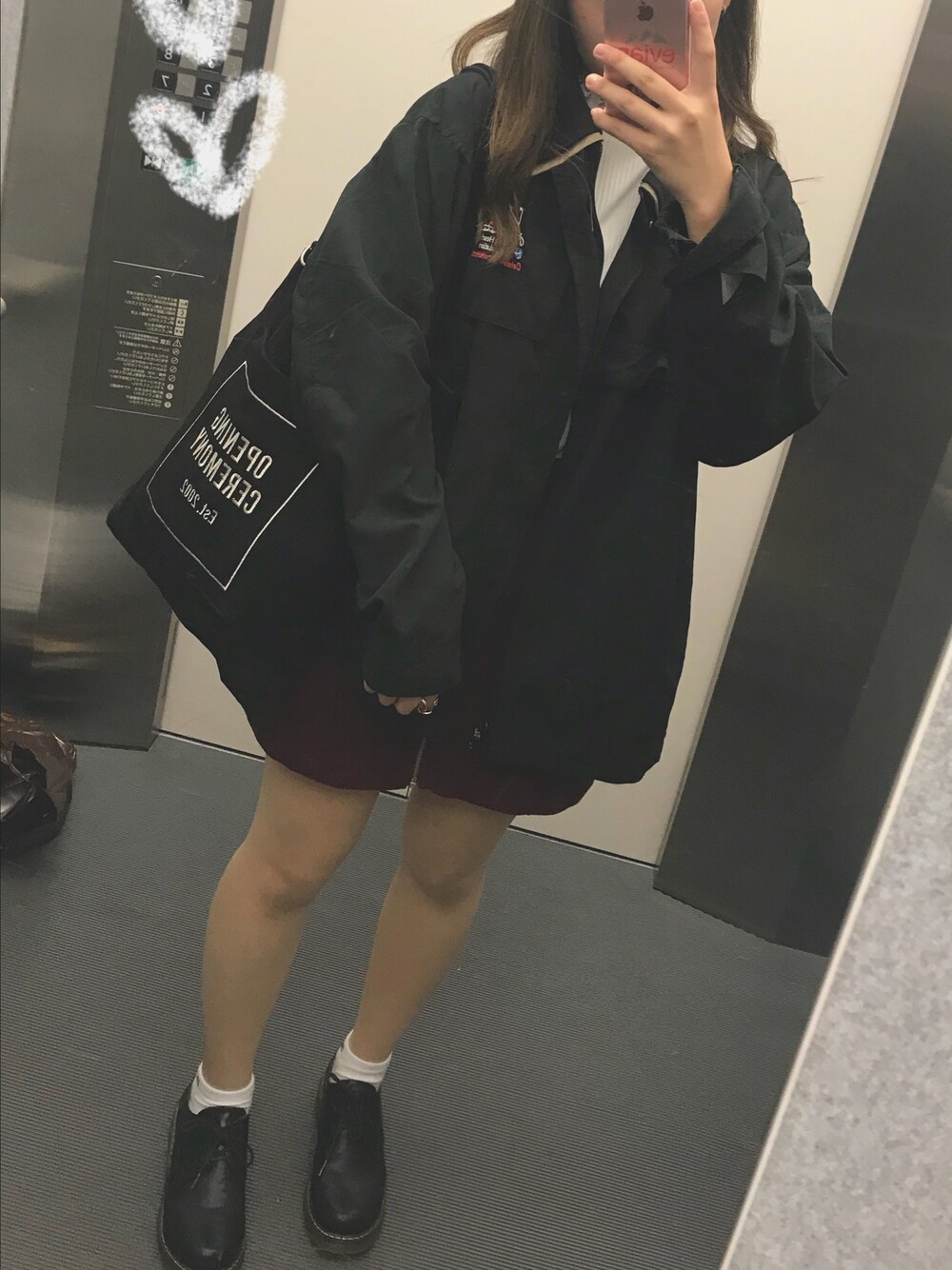 「TOMMY HILFIGER、古着MIX、古着、秋コーデ、OPENING CEREMONY、秋、ootd、大学生」｜「古着のアイテム（その他アウター、ブラック系）」を使った、yuiさん（レディース・155cm）の秋コーディネートの1枚目の写真