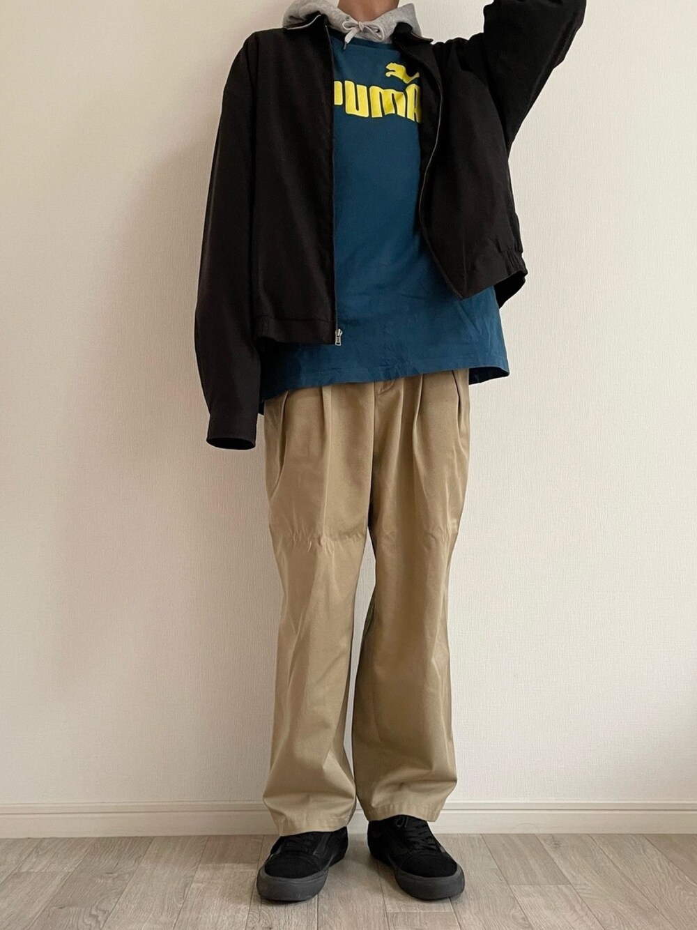 「お洒落さんとつながりたい、冬コーデ、オーバーサイズ、ストリート、ユニクロ、公園」｜「Dickiesの【Dickies for JUNRed】別注クロスタックワイドパンツ（その他パンツ、ベージュ系）」を使った、Jun【相互】さん（メンズ・175cm）の冬コーディネートの1枚目の写真