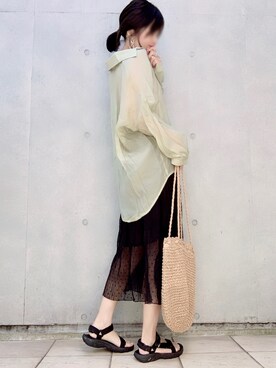 「GOLDY（ゴールディ）のニュアンス カーブ アシンメトリー イヤリング（イヤリング）」を使った、なな☺︎さん（レディース・155cm）の春コーディネート