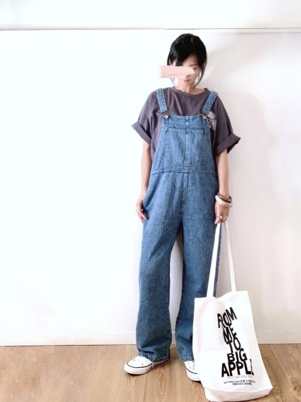 「apretro、Tシャツ、サロペット、ロゴトート、バックプリント、シンプル、メンズライク」｜「ap retroのアソートバックプリントTEE【ZOZO限定アイテム】（Tシャツ/カットソー、グレー系）」を使った、なな☺︎さん（レディース・155cm）の夏コーディネートの1枚目の写真