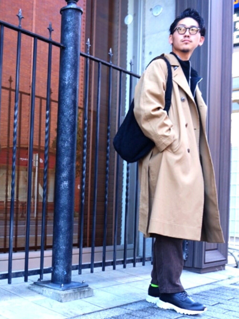 「marka、オシャレパッソ、マーカ、オルフィック、トレンチコート、秋コーデ、コーデュロイ、シャギー、2018ＡＷ、秋冬」｜「markaのアイテム（スウェット、ブラック系）」を使った、長谷川丈さん（メンズ・175cm）の秋コーディネートの1枚目の写真