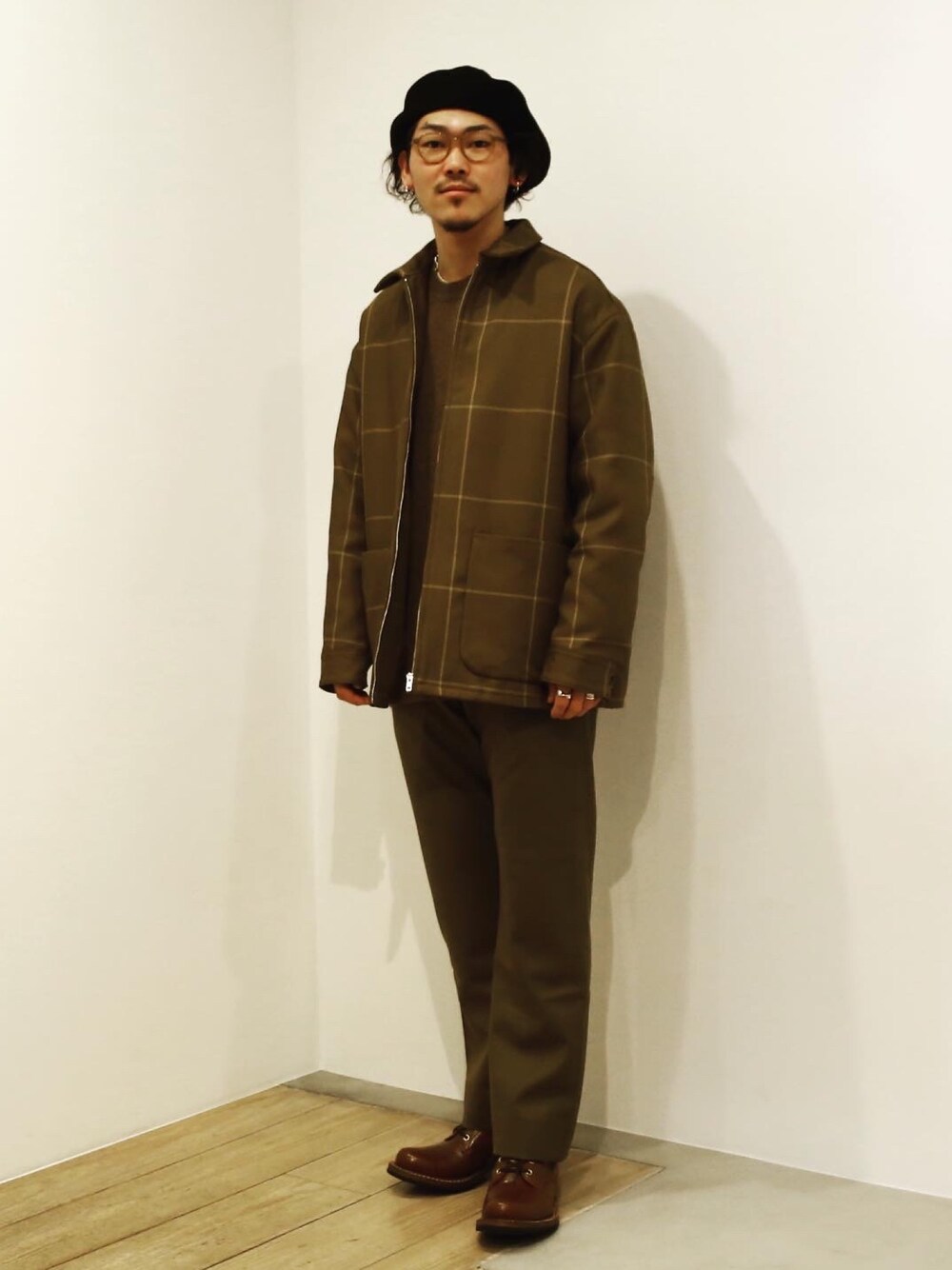 「オトナカジュアル、休日スタイル、大人カジュアル、秋冬コーデ、春コーデ、冬コーデ、ootd、カジュアル、シンプル」｜「Graphpaperのアイテム（ブルゾン、ベージュ系）」を使った、長谷川丈さん（メンズ・175cm）の冬コーディネートの1枚目の写真