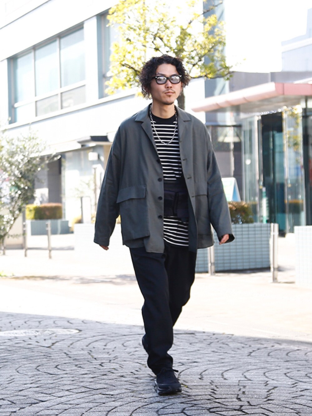 「お洒落さんとつながりたい、シャツジャケット、カジュアルコーデ、オーバーサイズ、ビッグシルエット、きれいめカジュアル、marka、graphpaper」｜「markaのアイテム（その他アウター、グリーン系）」を使った、長谷川丈さん（メンズ・175cm）の冬コーディネートの1枚目の写真
