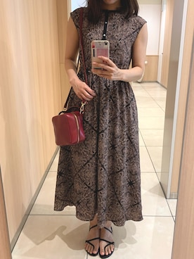 「アーバンリサーチ」｜「アイテム（PC・スマホグッズ/家電）」を使った、なとさん（レディース・167cm）の夏コーディネート