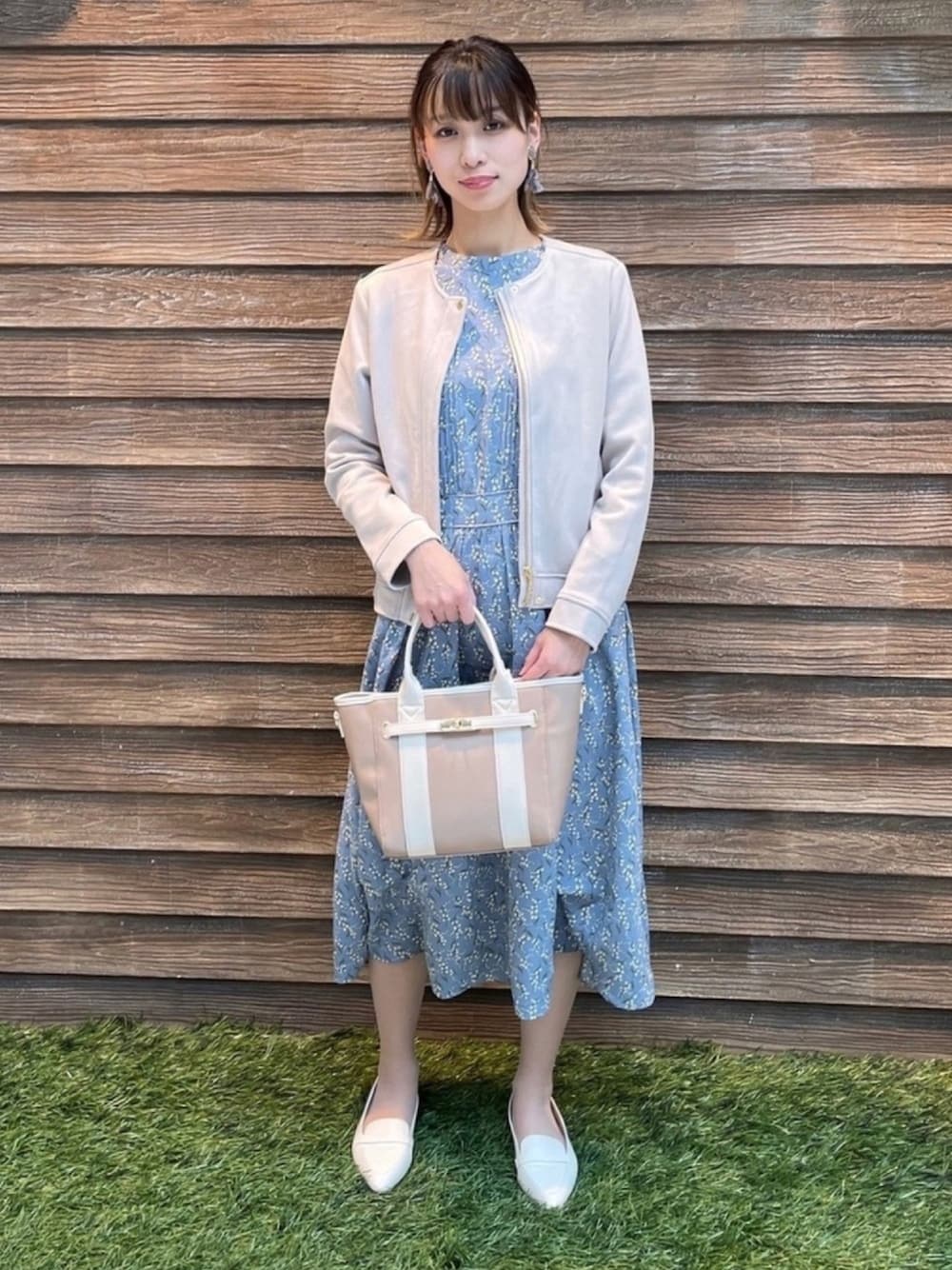 「淡色コーデ、春めきシューズ、くすみカラー、大人かわいい、花柄、花柄ワンピース、シューラルー、シューラルー(SHOO・LA・RUE)、オトナ女子、ワンピース」｜「DRESKIPの花柄シフォンワンピース（ワンピース、ブルー系）」を使った、hassssyさん（レディース・168cm）の春コーディネートの1枚目の写真