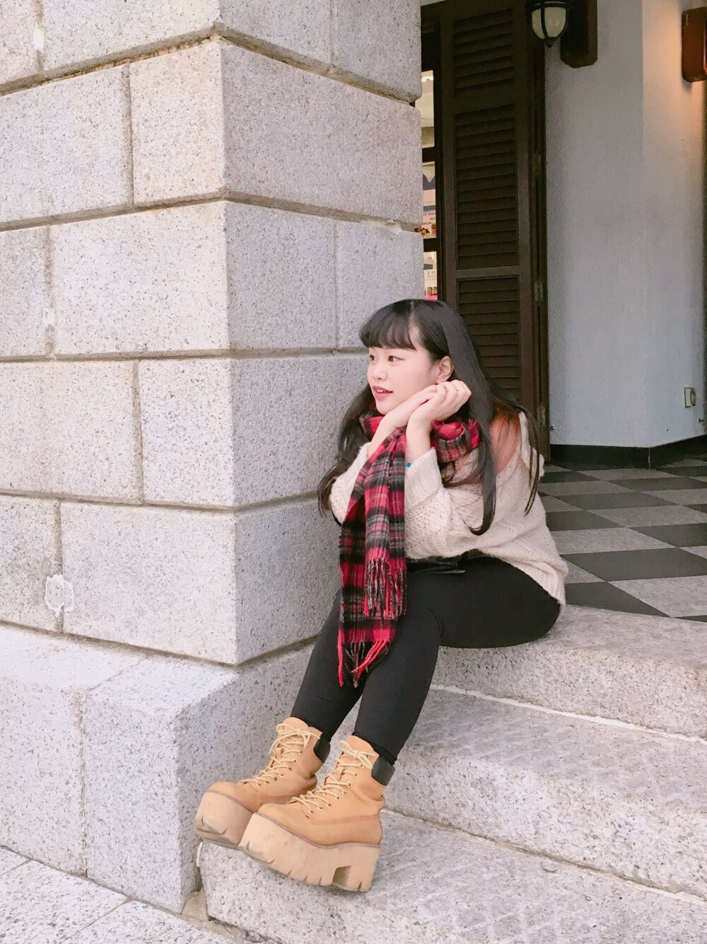 「Hong Kong、Stanley、冬、winter、outfit、hkgirl、hk、GRL、JEFFREY CAMPBELL、UNIQLO」｜「UNIQLOのアイテム（バッグ、ブラック系）」を使った、Charli♡さん（レディース・150cm）の冬コーディネートの1枚目の写真