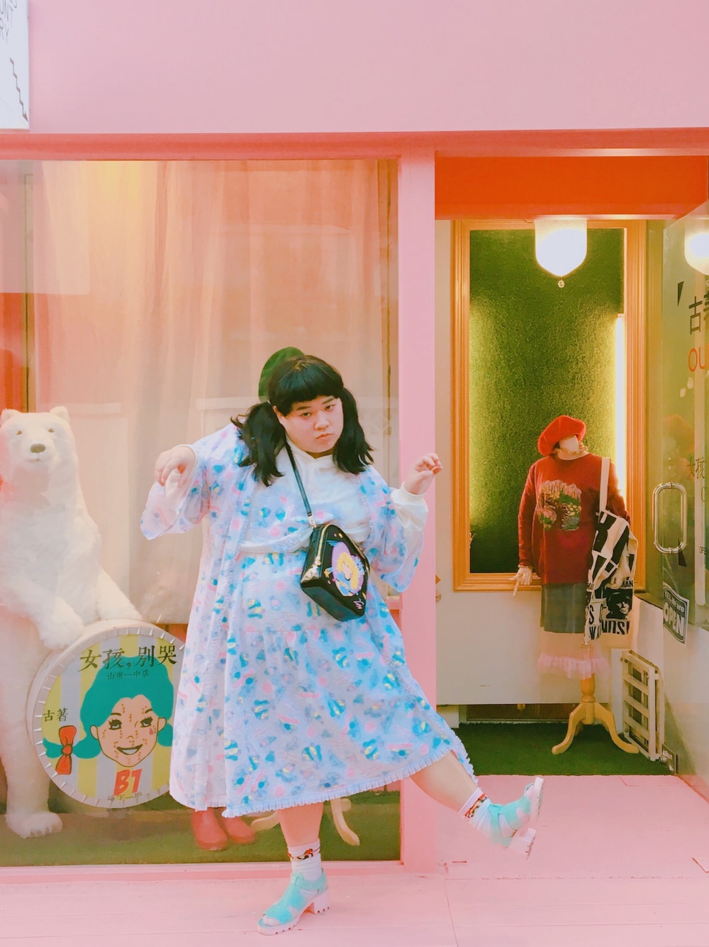 「ootd、outfit、plusgirl」｜「jujuのアイテム（その他シューズ、ピンク系）」を使った、Lilyco Pinkさん（キッズ・163cm）の冬コーディネートの1枚目の写真