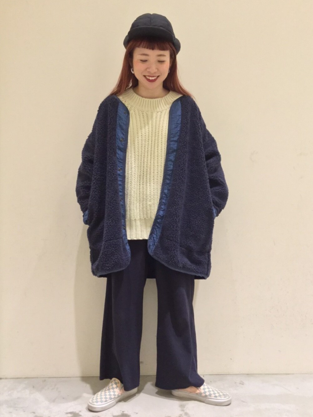 「ゆるコーデ、セーター、ボア、ミリタリー、ワイドリブ、ボアブルゾン、白ニット、スニーカー、ビッグシルエット、ニコアンド」｜「niko and...のハンド風ローケージプルオーバー（ニット/セーター、ベージュ系）」を使った、とりぴぴさん（レディース・160cm）の冬コーディネートの1枚目の写真