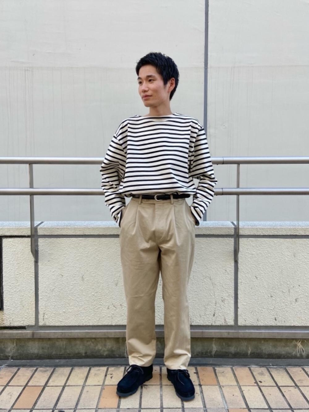 その他のTシャツ/カットソーを着用したメンズの夏コーディネートの1枚目の写真