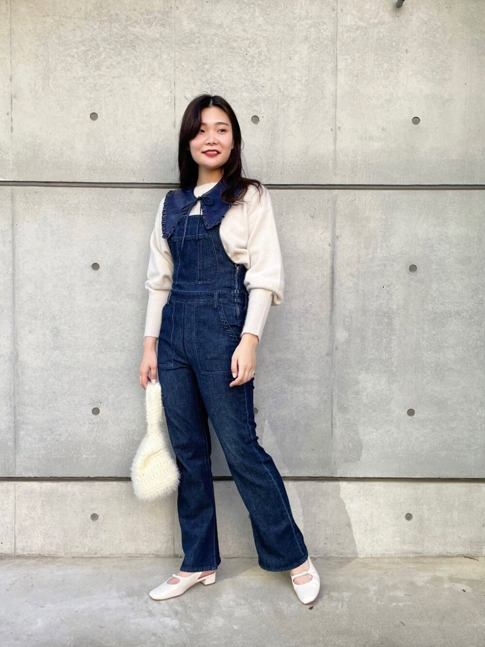 「きれいめカジュアル、シンプル、つけ襟、デニム、サロペット、フェミニン、フレンチカジュアル」｜「MADEMOISELLE ROPE'のアイテム（オールインワン・サロペット、ブルー系）」を使った、RIOさん（レディース・164cm）の夏コーディネートの1枚目の写真