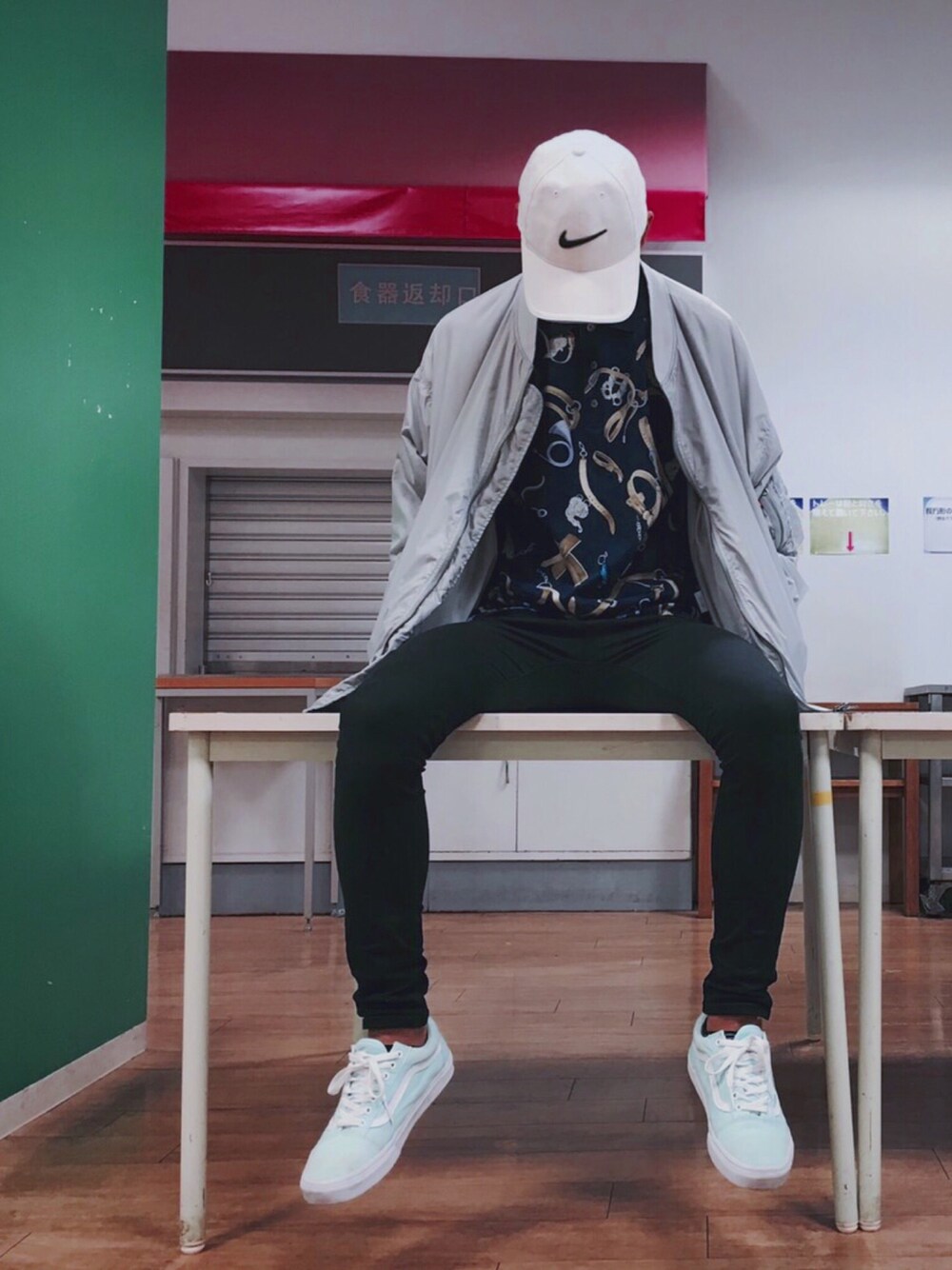 「VANS、古着屋、mode、NIKE、レトロ」｜「VANSのアイテム（スニーカー、ブルー系）」を使った、アキラさん（メンズ・175cm）の冬コーディネートの1枚目の写真