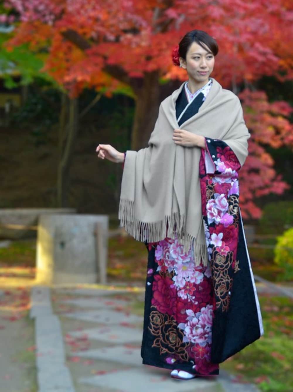 「ストール、着物、成人式、大人コーデ、初詣、和装、大判ストール、お参り、神社、カシミヤストール」｜「Filomoのカシミヤストール 大判 無地 レディース（マフラー、グレー系）」を使った、sankyoshokaiさん（レディース・160cm）の冬コーディネートの1枚目の写真
