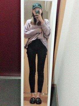 「パープル×黒」｜「アイテム（デニムパンツ）」を使った、yuccoさん（レディース・161cm）の秋コーディネート