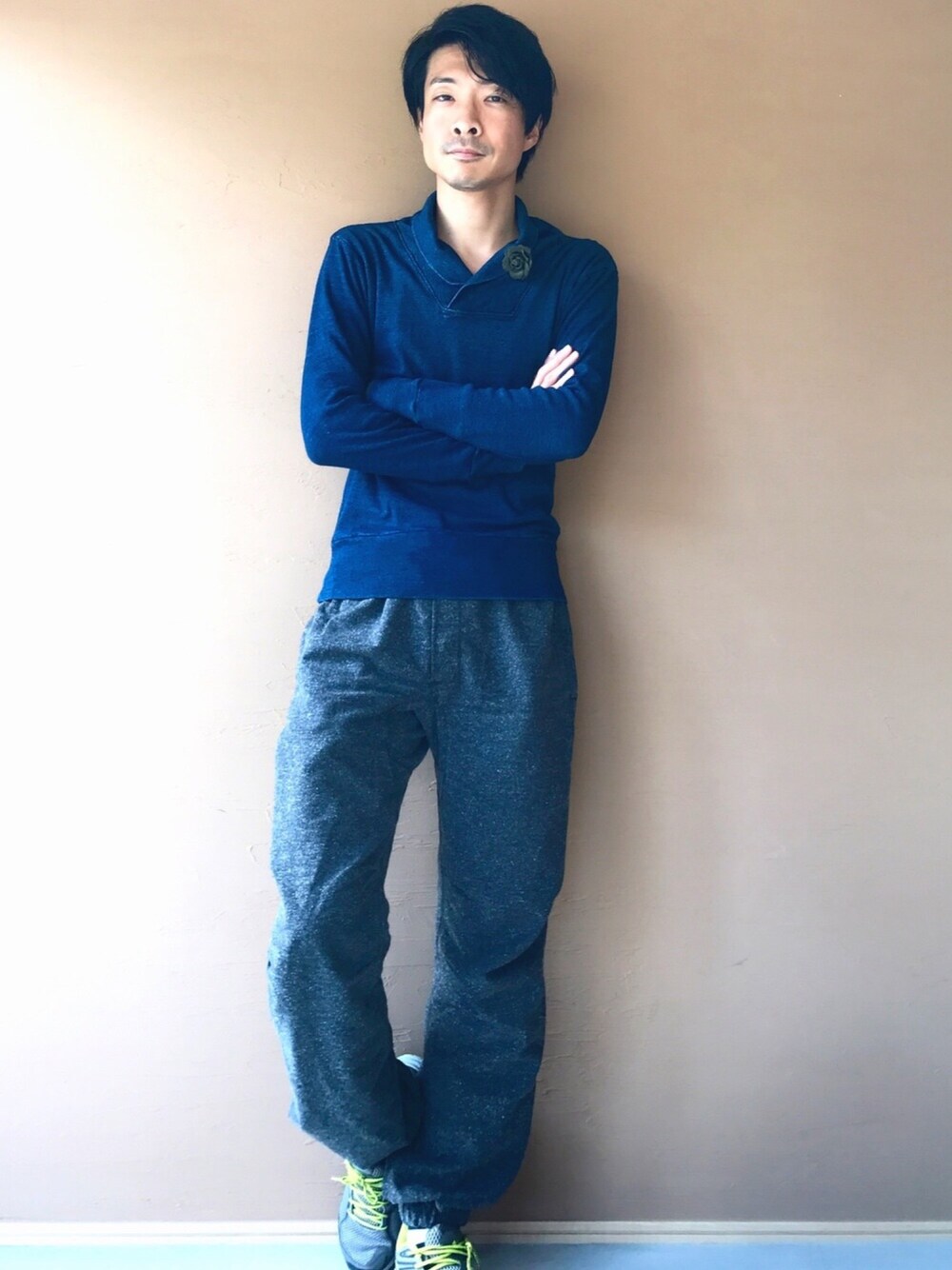 「トレーナー、ネイビー、ハイネック、シンプル、ラフ、BEAMS、カジュアル、春コーデ」｜「HAVERSACKのアイテム（Tシャツ/カットソー、ブルー系）」を使った、白川透さん（メンズ・175cm）の冬コーディネートの1枚目の写真