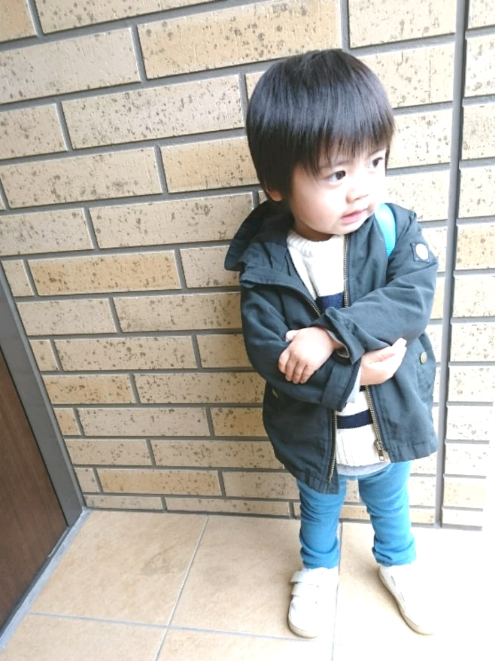 「2歳、男の子、キッズコーデ、kids、カジュアル、シンプルコーデ、西松屋、プチプラ、ボーダー、ニット」｜「Birthdayのアイテム（マウンテンパーカー、ブラック系）」を使った、HINAさん（キッズ・80cm）の春コーディネートの1枚目の写真
