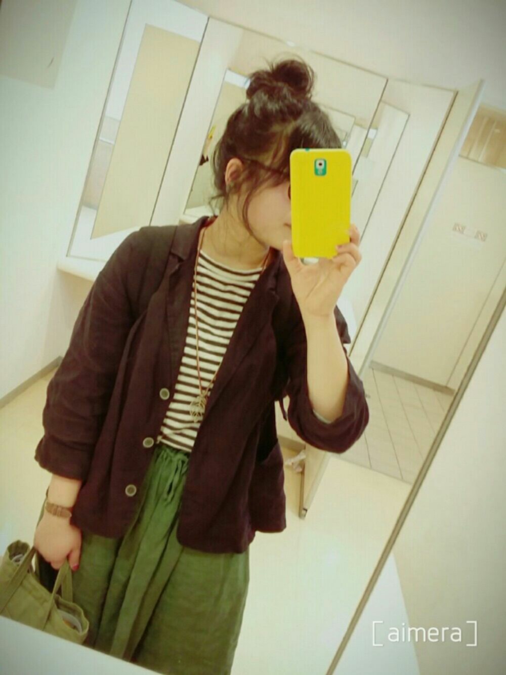 「春コーデ、ナチュラル、ボーダートップス、リネンジャケット、おだんごヘアー、崩れても無造作といえばいい、このコーデお気に入り、同じようなコーディネートばっかり、でも好きやねん」｜「SUN VALLEYの麻ジャケット（ジャケット/アウター、ブラック系）」を使った、あゆみさん（レディース・158cm）の春コーディネートの1枚目の写真