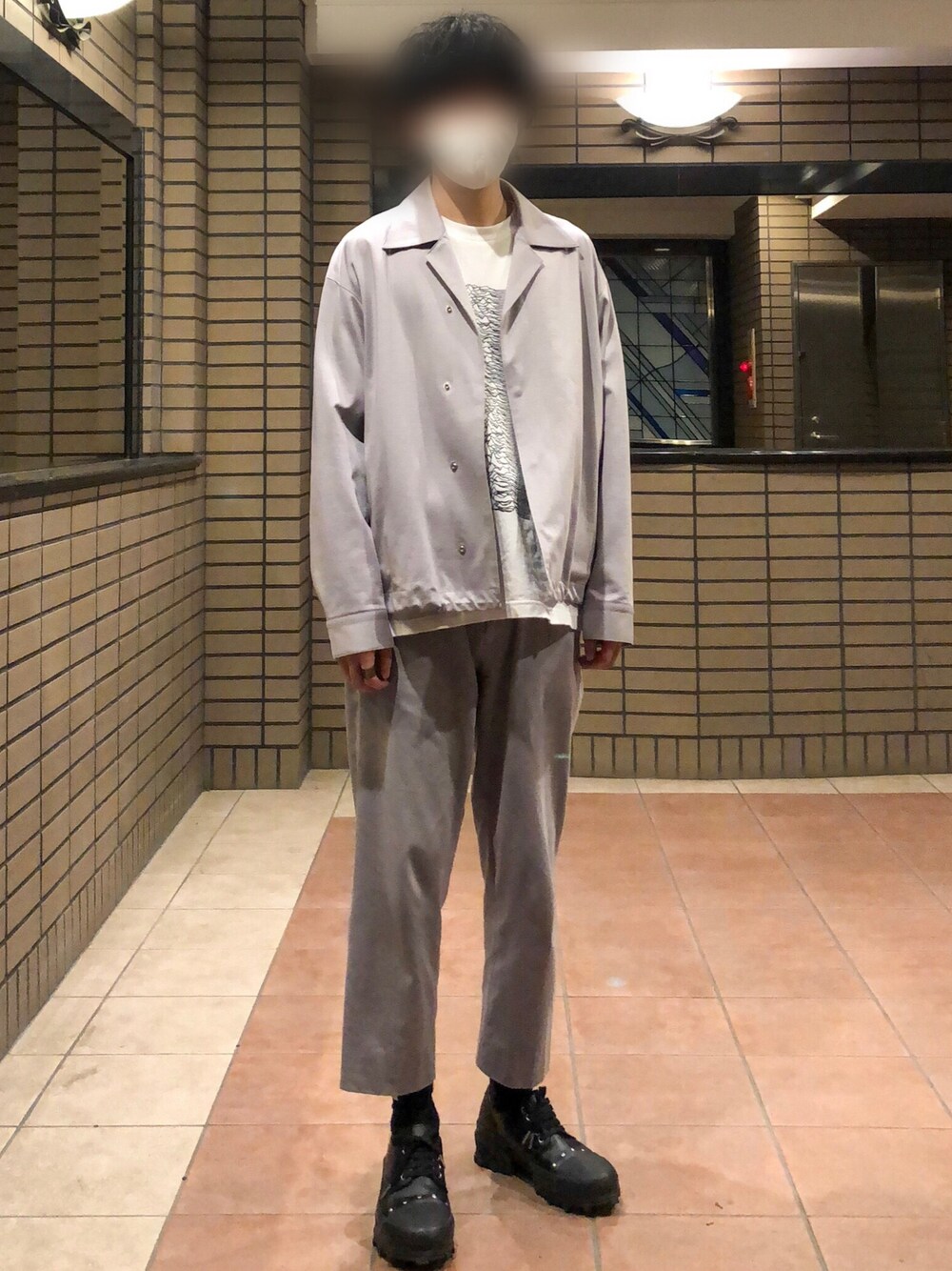 「セットアップ、秋のコーデ、グレー、コーチジャケット、スラックス、クロップドパンツ、シンプルコーデ、キレイめ、秋のマイ旬スタイル、淡色コーデ」｜「ALLEGEのアイテム（ジャケット/アウター、グレー系）」を使った、NiSHiKOさん（メンズ・173cm）の秋コーディネートの1枚目の写真