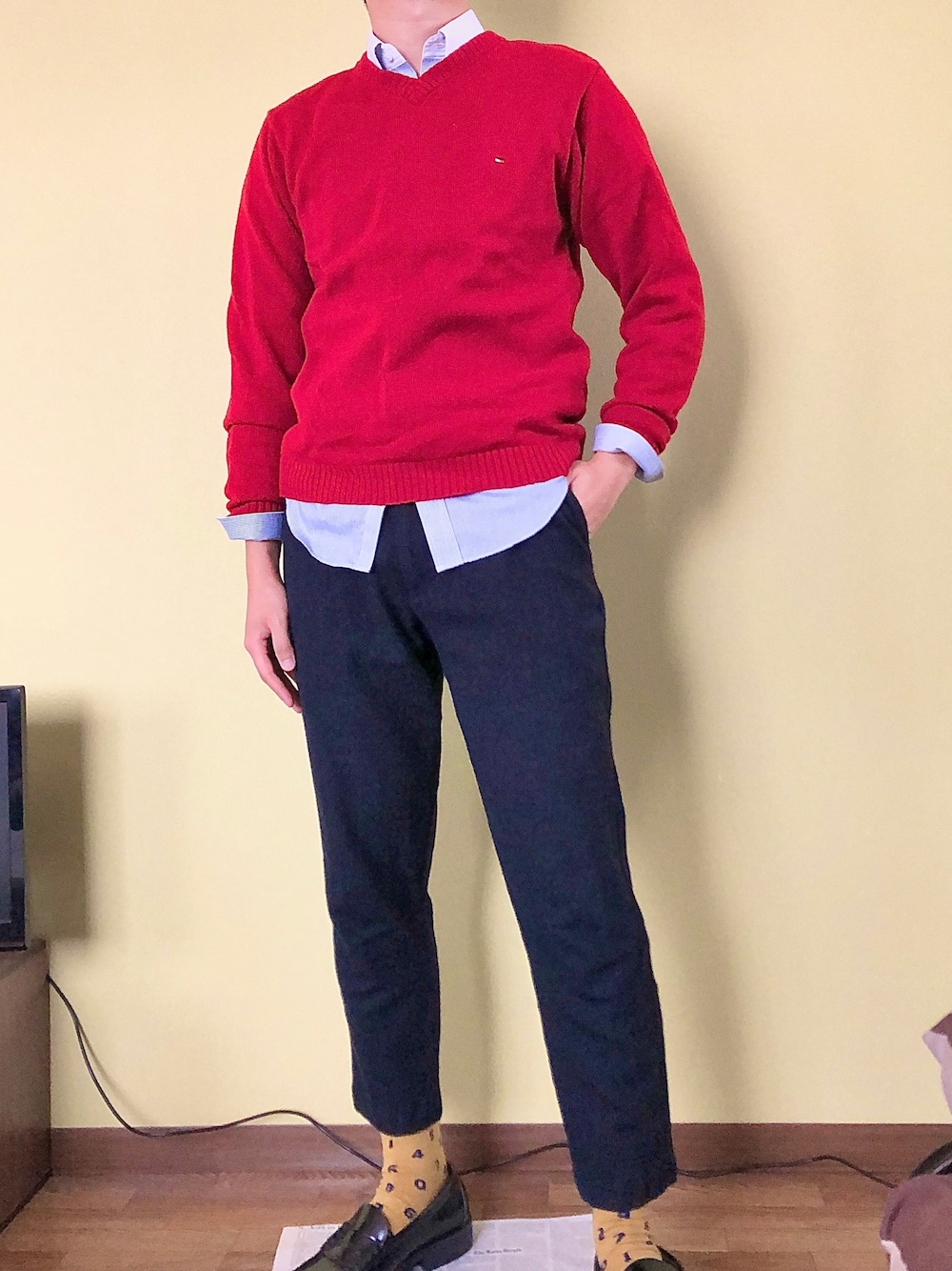 「今日のコーデ、秋服、赤、ニット、古着MIX、シンプル、FUDGE」｜「TOMMY HILFIGERのアイテム（ニット/セーター、レッド系）」を使った、REoNさん（メンズ・168cm）の秋コーディネートの1枚目の写真