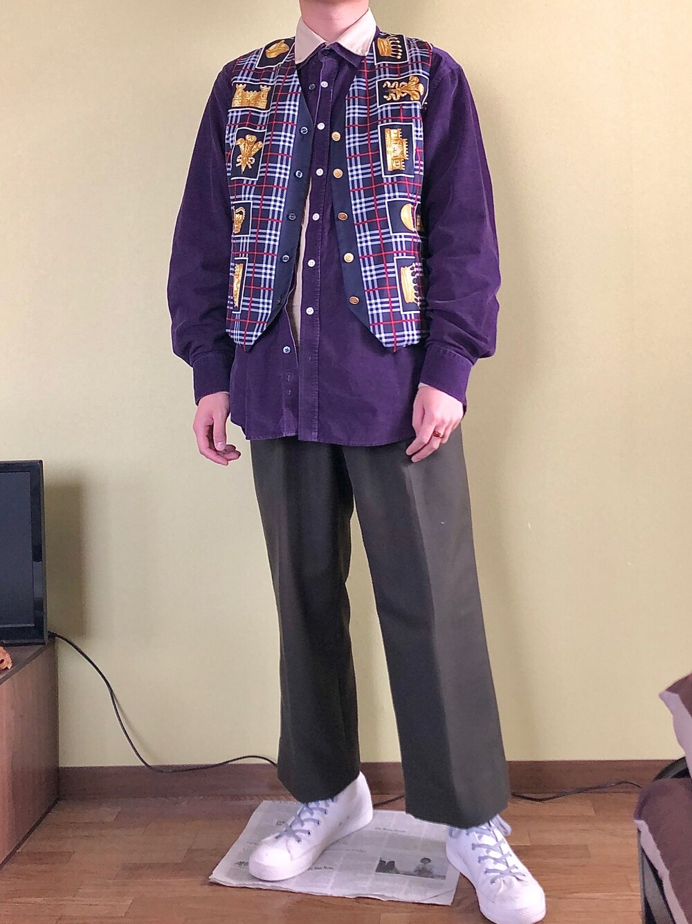 「低身長、キレイめ、古着、今日のコーデ、シャツスタイル、ベスト」｜「BURBERRYのアイテム（ベスト、ブルー系）」を使った、REoNさん（メンズ・168cm）の冬コーディネートの1枚目の写真