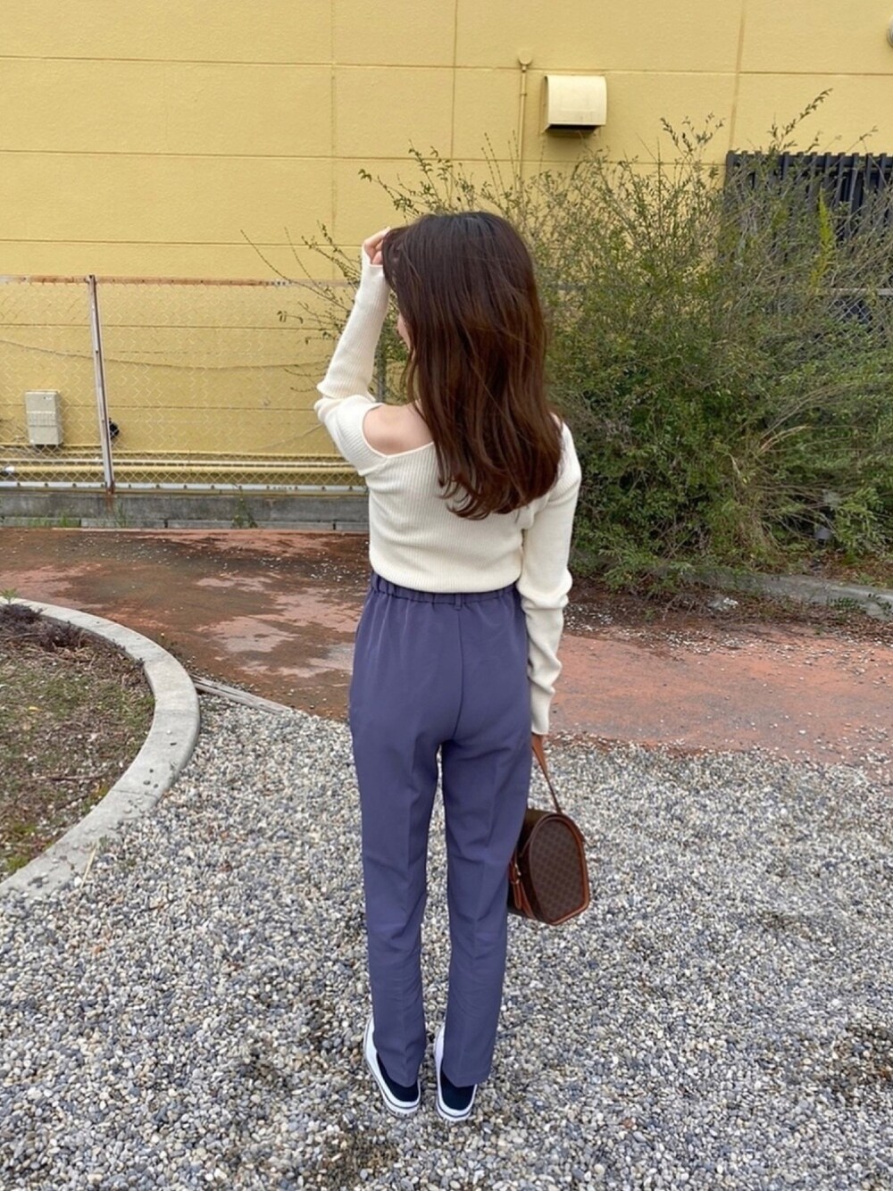 「冬コーデ、ootd、おしゃれさんと繋がりたい、春コーデ、パステル映える春、パステルカラー、大人カジュアル、パンツスタイル」｜「GUのアイテム（パンツ、パープル系）」を使った、kasumiさん（レディース・151cm）の春コーディネートの1枚目の写真