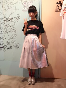 古川未鈴さんの「メタリックプリーツスカート」を使ったコーディネート