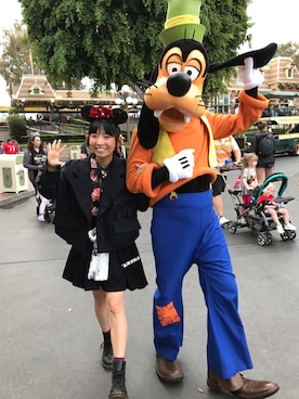 「ディズニーランド」｜「アイテム（ノーカラージャケット）」を使った、古川未鈴さん（レディース・165cm）の冬コーディネート