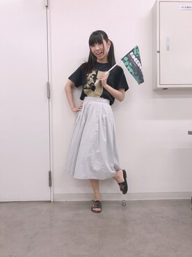 古川未鈴さんの「メタリックプリーツスカート」を使ったコーディネート