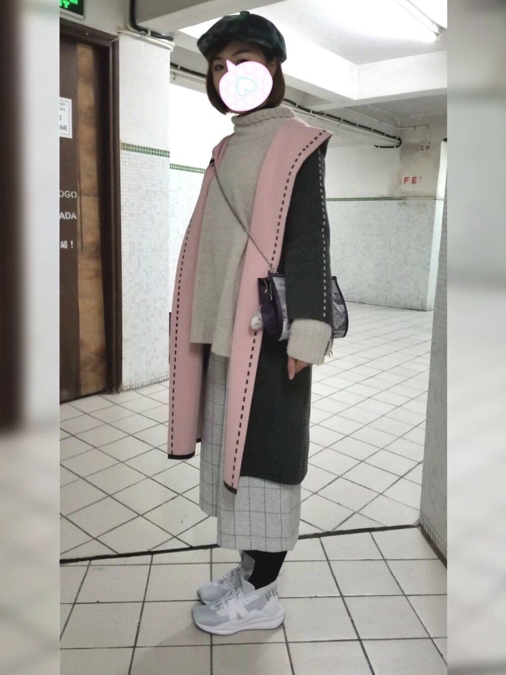 「PUMAのアイテム（スニーカー、ホワイト系）」を使った、meowさん（レディース・155cm）の冬コーディネートの1枚目の写真