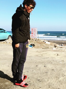 「adidas（アディダス）のアイテム（ビーチサンダル）」を使った、wataruxさん（メンズ・170cm）の春コーディネート