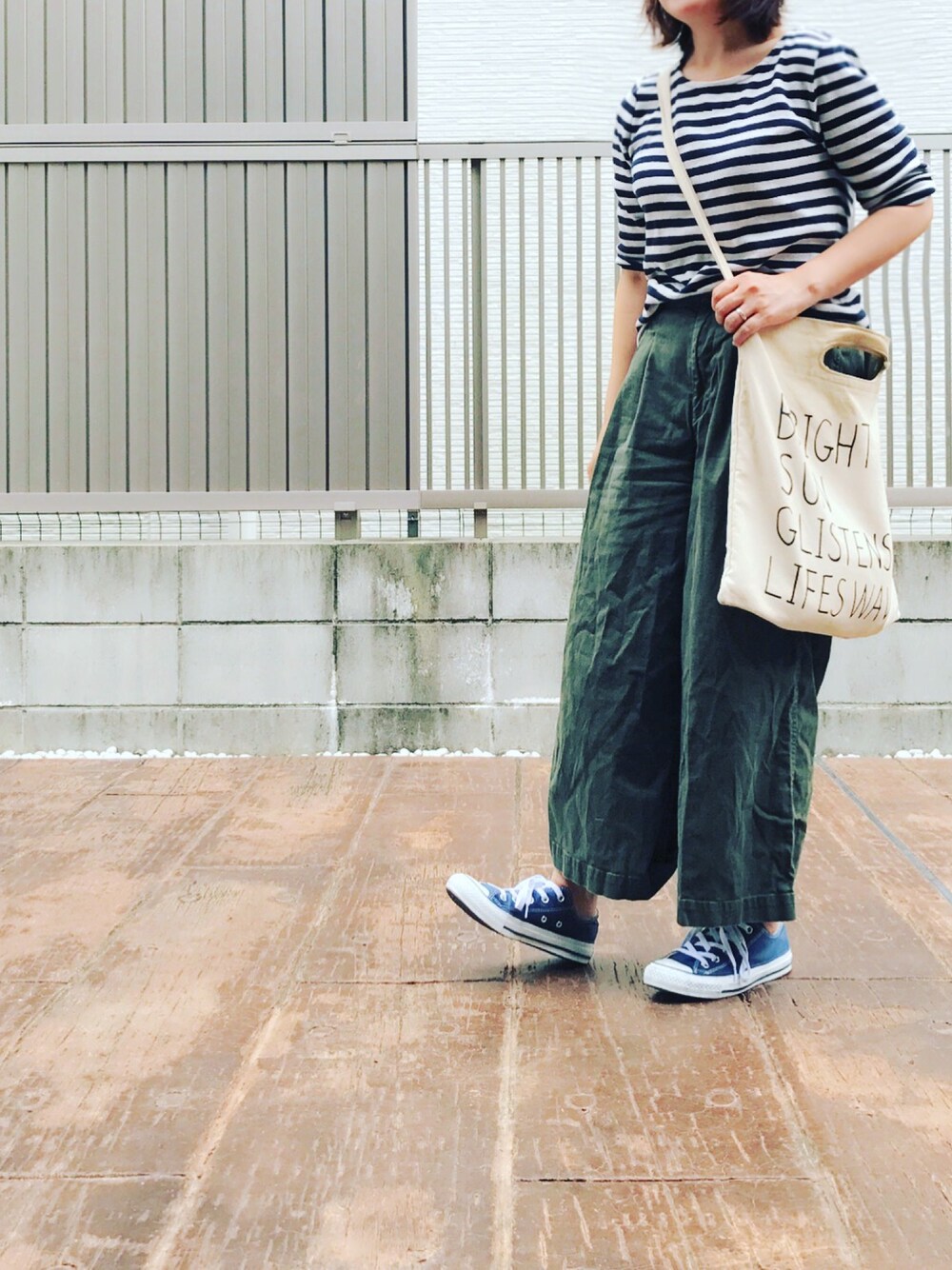 「夏、シンプルコーデ、大人カジュアル、ラクチンコーデ、メンズライク、ゆるコーデ、ママコーデ」｜「Availのアイテム（Tシャツ/カットソー、ブラック系）」を使った、おちびのまる子ちゃんさん（レディース・147cm）の夏コーディネートの1枚目の写真