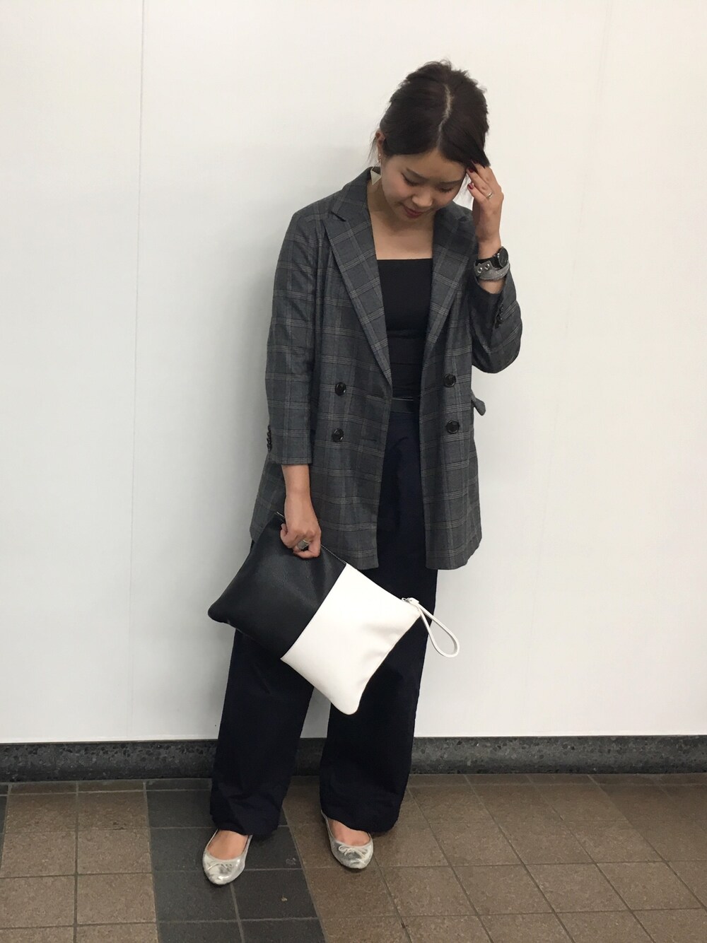「秋のコーデ、ジャケット、テーラードジャケット、低身長、プチプラ、UNIQLO、GU、ユニクロ、ワイドパンツ、バレエシューズ」｜「green label relaxingのKC T/R チェック ダブルテーラードジャケット（テーラードジャケット、グレー系）」を使った、Natsumiさん（レディース・155cm）の秋コーディネートの1枚目の写真