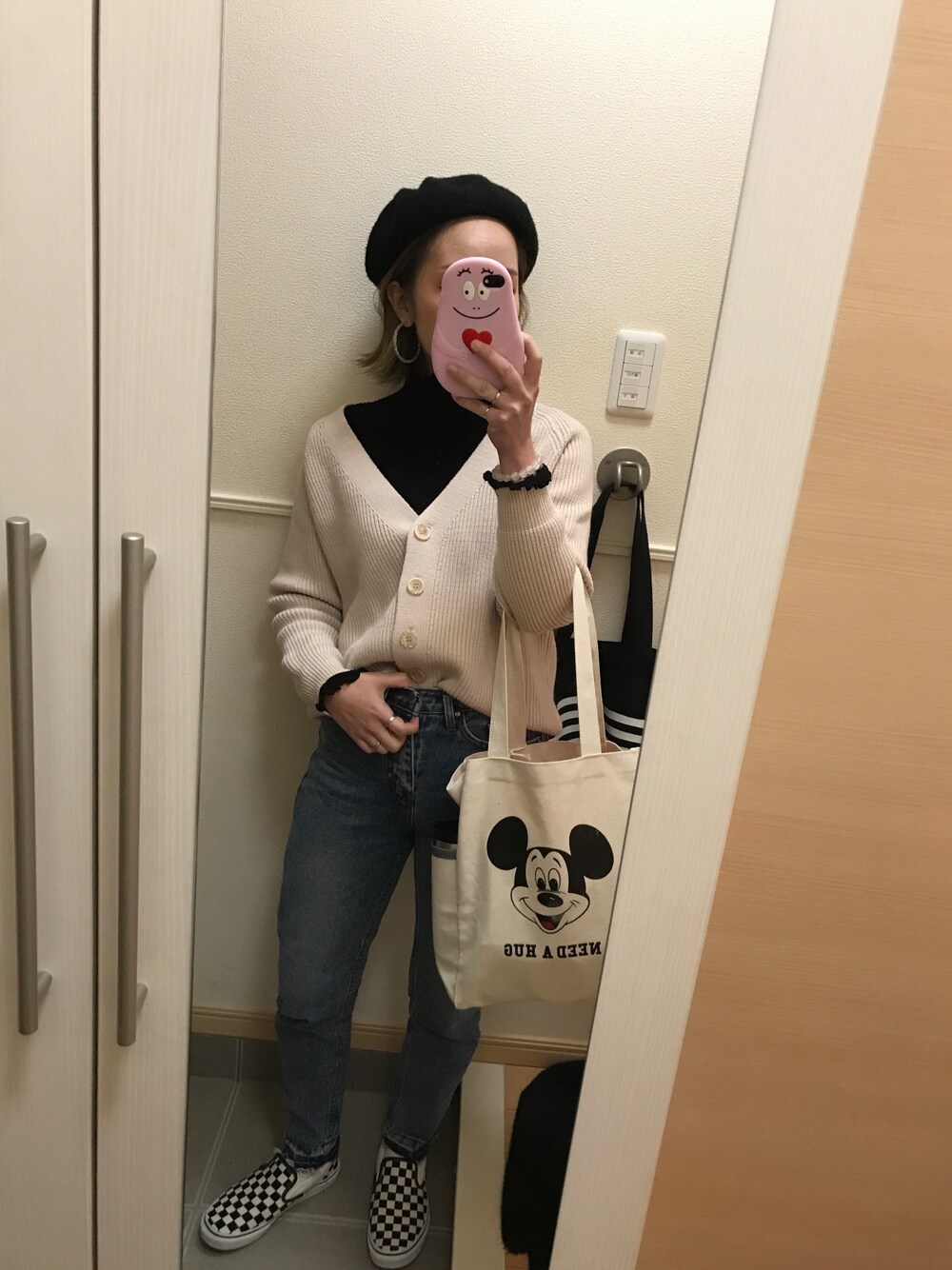 「シンプルコーデ、カジュアルコーデ、ベレー帽、denim、Chuu、おしゃれさんと繋がりたい、沖縄」｜「SHOO・LA・RUEのぽこぽこベレー帽（ハンチング/ベレー帽、ホワイト系）」を使った、 は  なさん（レディース・156cm）の冬コーディネートの1枚目の写真