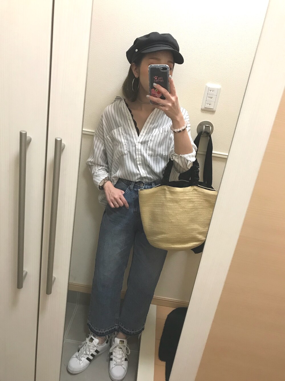 「オトナカジュアル、シンプルコーデ、シャツスタイル、キャスケット、デニム、Chuu、スニーカー、スーパースター、おしゃれさんと繋がりたい、沖縄」｜「Roseriのアイテム（キャスケット、ベージュ系）」を使った、 は  なさん（レディース・156cm）の春コーディネートの1枚目の写真