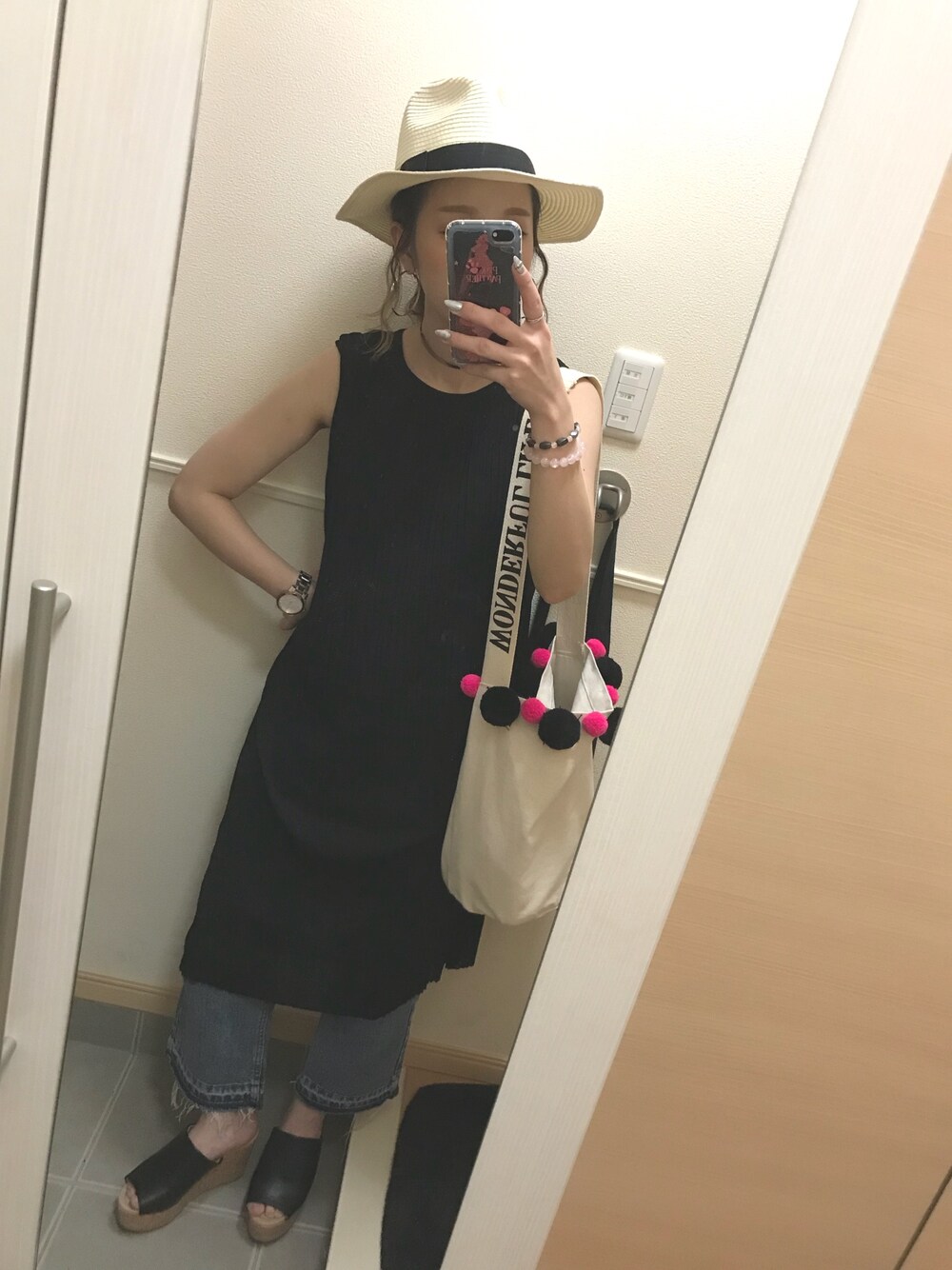 「夏、シンプル、大人カジュアル、ワンピース、デニム、Chuu、imvely、おしゃれさんと繋がりたい、沖縄」｜「no brandのアイテム（ハット、ホワイト系）」を使った、 は  なさん（レディース・156cm）の春コーディネートの1枚目の写真