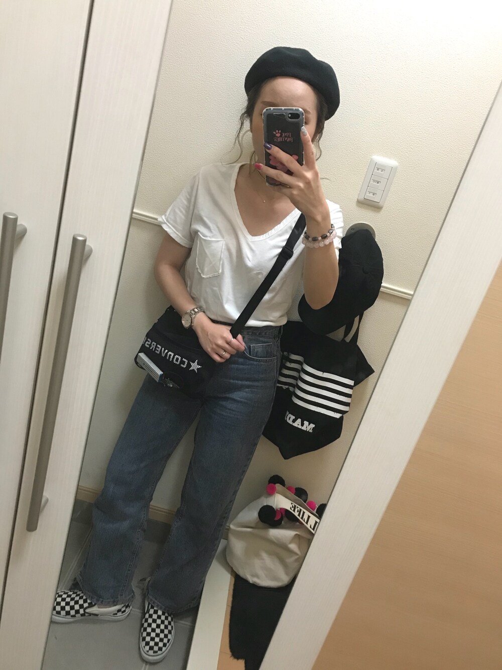 「夏、大人カジュアル、デニム、ハイウエスト、Chuu、ベレー帽、VANS、おしゃれさんと繋がりたい、沖縄」｜「Roseriのアイテム（Tシャツ/カットソー、ホワイト系）」を使った、 は  なさん（レディース・156cm）の夏コーディネートの1枚目の写真
